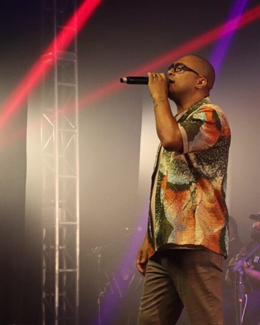 Thiago Còrdeiro resgata a memória do pagode dos anos 90 em show no Teatro Armando Gonzaga