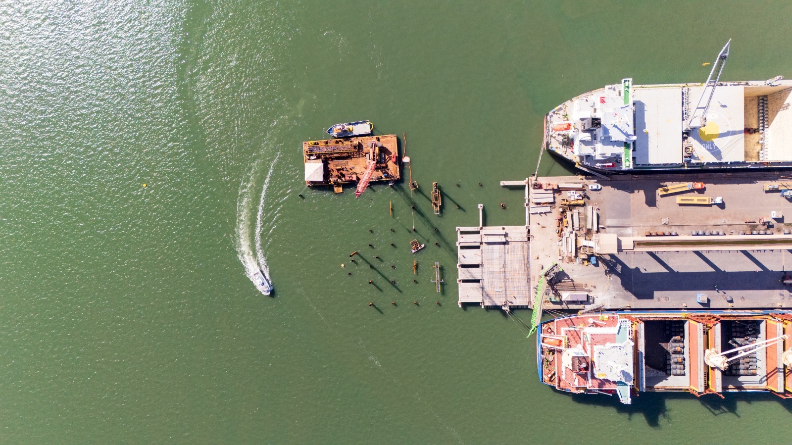 Solaris concluiu cravamento de estacas offshore para ampliação do píer do TESC