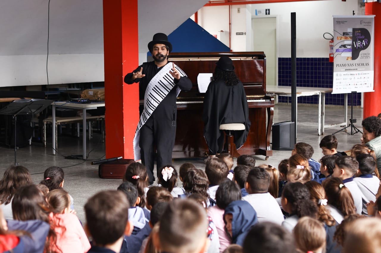 Ação educativa do Pianístico passa por duas escolas de Joinville