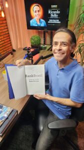 Ricardo Bello revela bastidores com celebridades em podcast